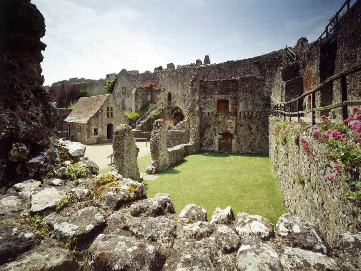 Carisbrooke Castle picture gallery